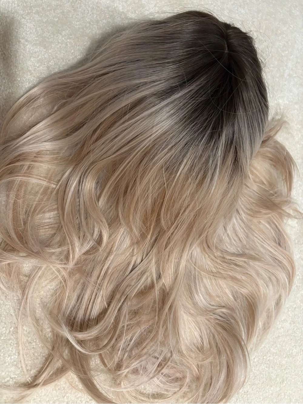 Layered Ombre Blonde Women's Wig - Natural Ash Blonde to Light Blonde